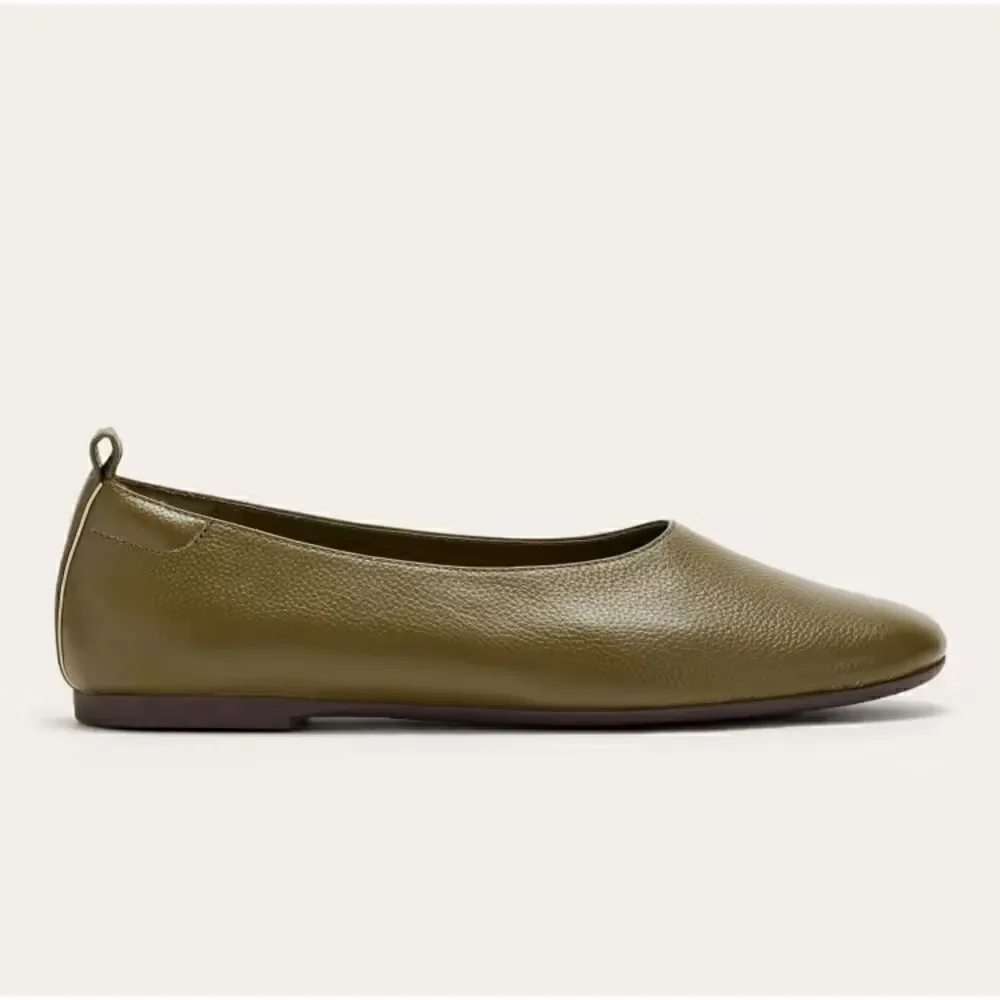 NEW EVERLANE The Day Glove in Birch Green